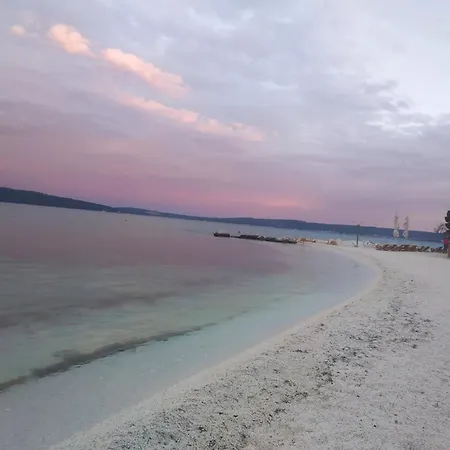 Tina Little Paradise 아파트 *
