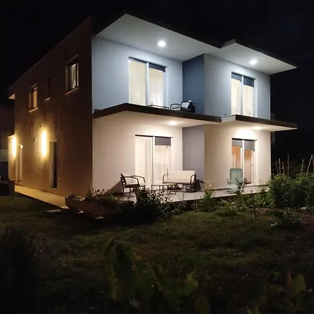 Tina Little Paradise Apartment