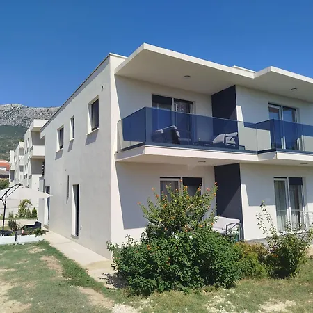 Tina Little Paradise Apartment